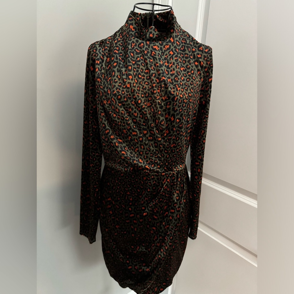 NWOT Black Halo Leopard Print Long Sleeve Dress in Olive Feline Size 8 - Picture 4 of 7
